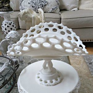 EXQUISITE Westmoreland MILK GLASS Banana STAND